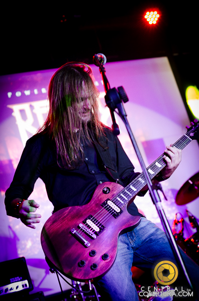 Noite de Metal no Gillan's Inn English Rock Bar com Rexor