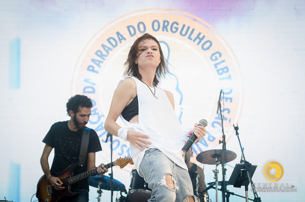 Tamara Angel faz show na Feira Cultural LGBT